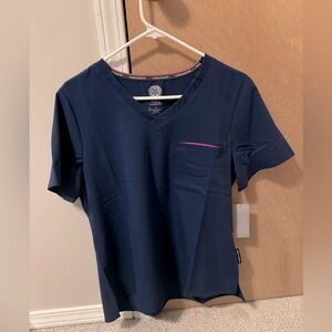 NWT Vince Camuto short sleeve scrub top